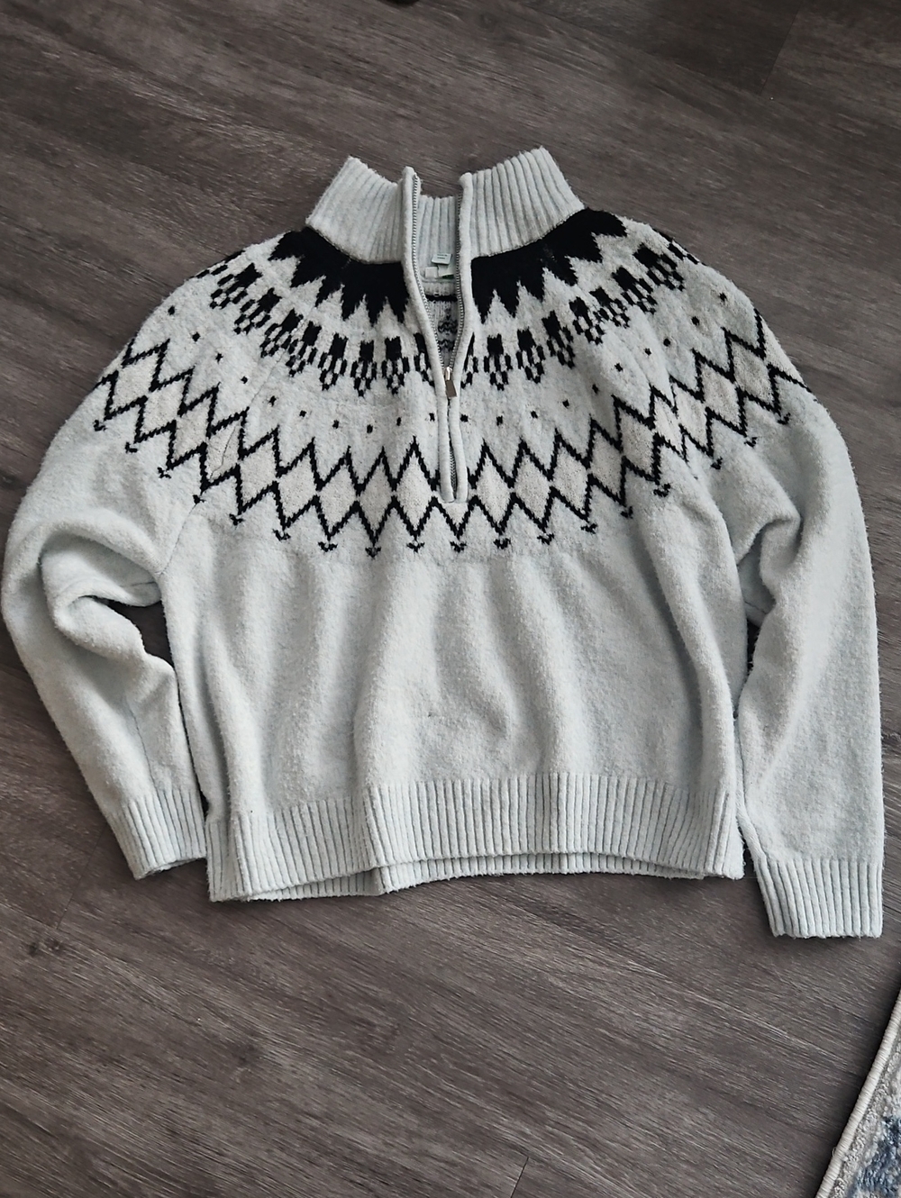 Cozy Scandinavian-Pattern Half-Zip Sweater - Light Gray/Black